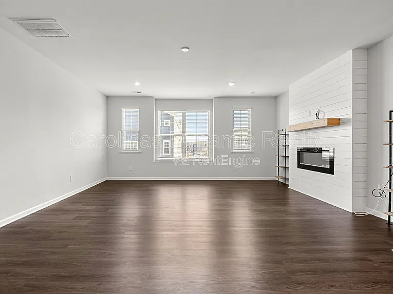 6985 Waterstone Dr — Photo 18