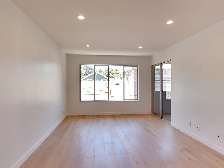 1500 Newlands Ave #203 — Photo 8