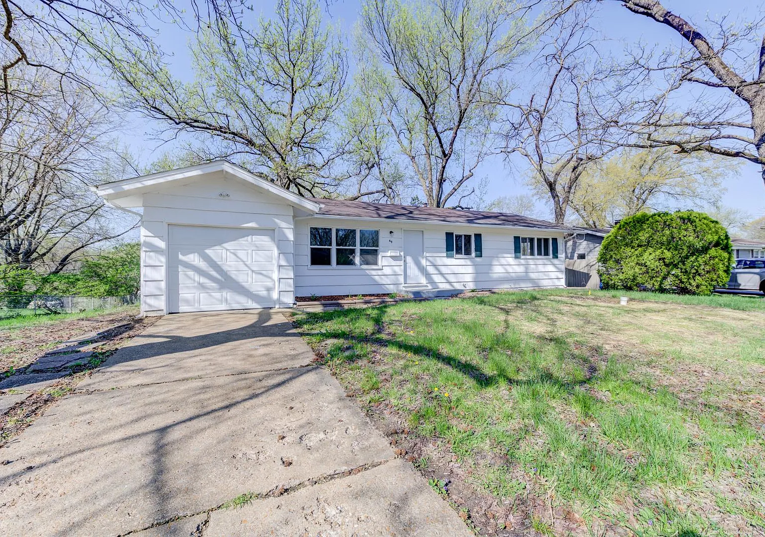 49 Forestwood Dr — Photo 3