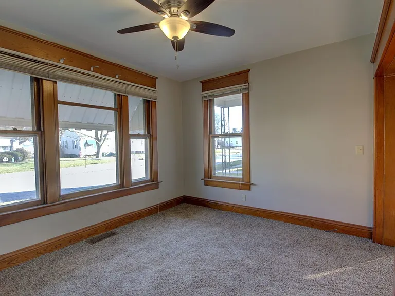 514 S Clark St — Photo 22