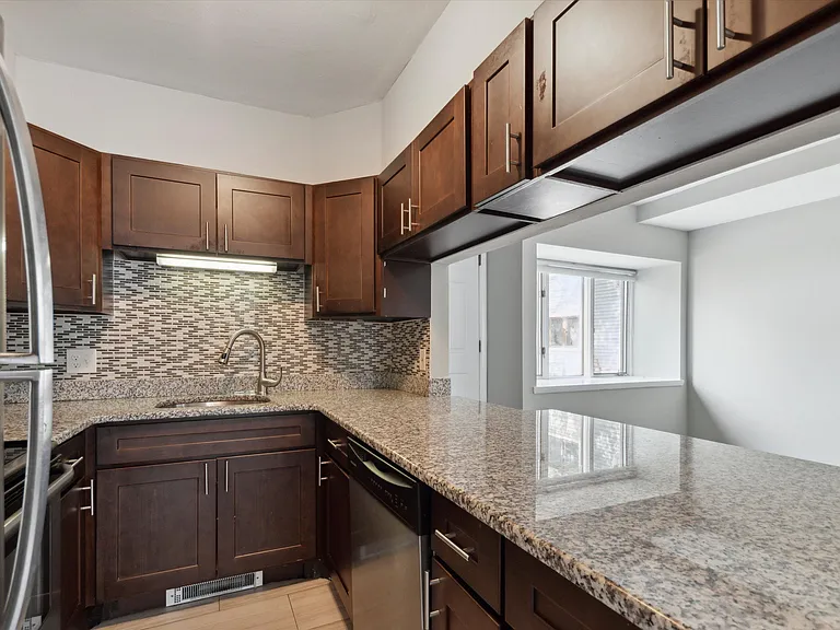 15 Peck Pl #1A — Photo 12