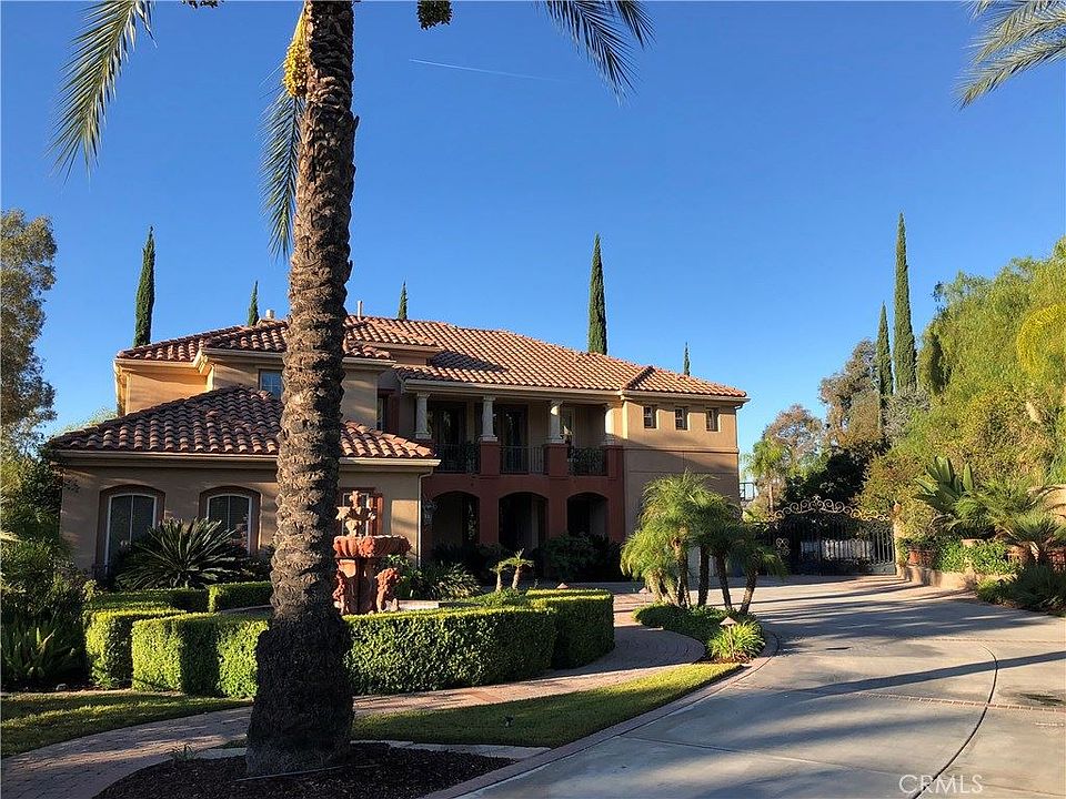1st image of 921 Sunset Hills Ln