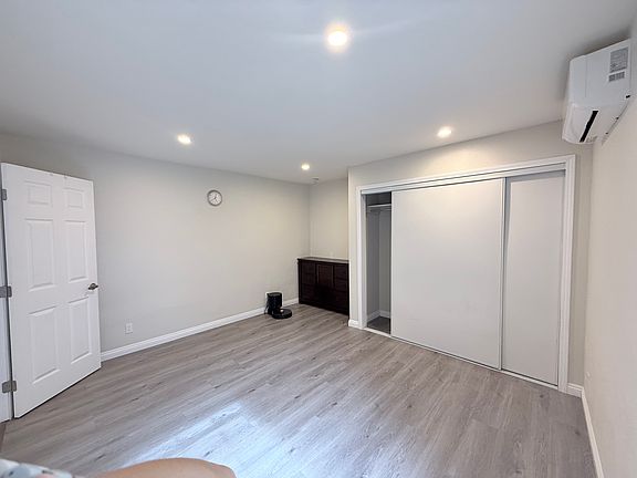 5th image of 4940 Tyler St