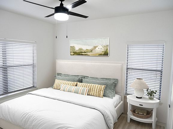2x1 909 sqft B1 - Bedroom