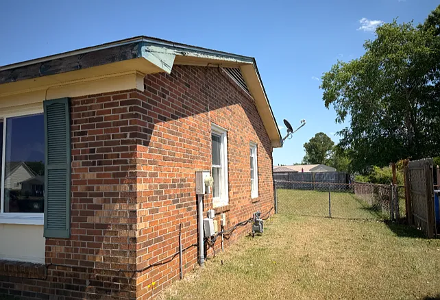 3 bed, 1.5 bath, 1404 sqft, $1,250 — Photo 3