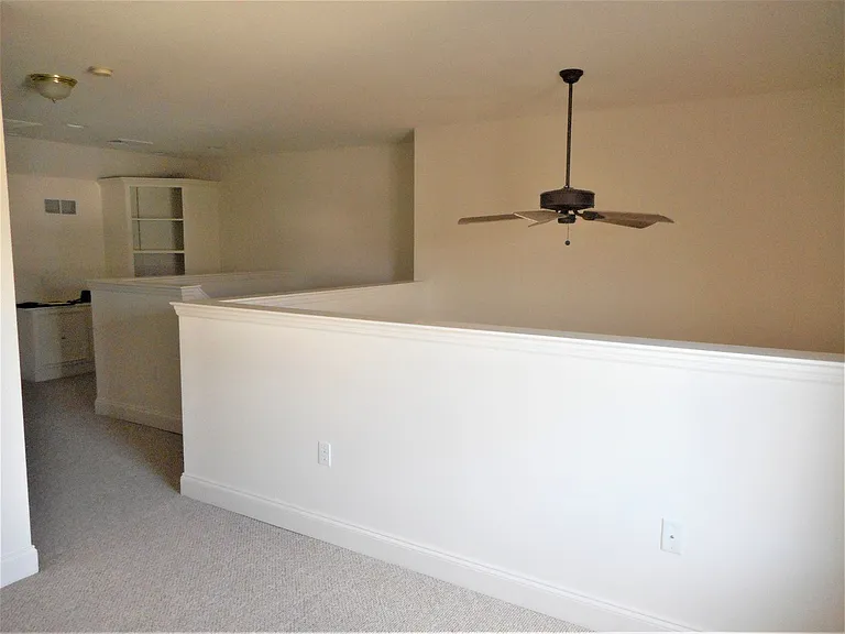 527 Oak Hill Ln — Photo 13