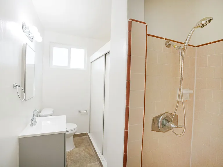 Laurel Cyn 6820 — Photo 5