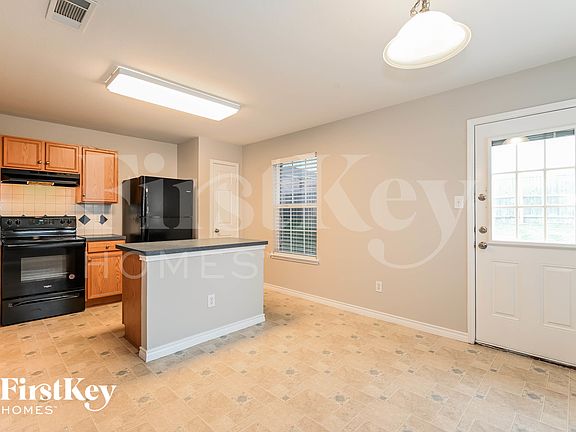 5th image of 1327 Foster St