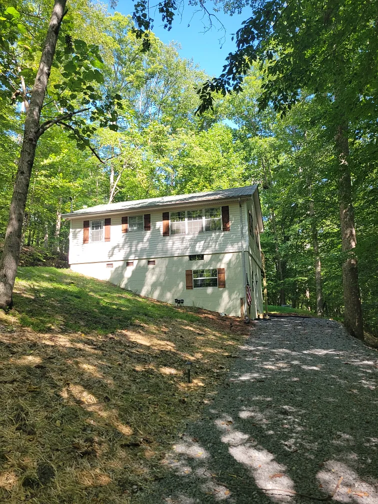 3 bed, 1300 sqft, $1,950 — Photo 2