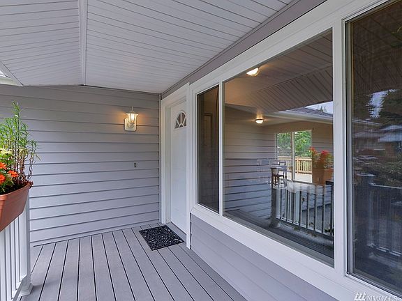 Large newer vinyl windows let lots of light in.