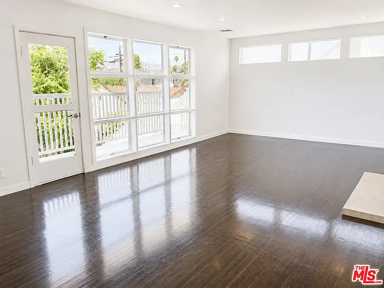 1219 S Burnside Ave — Photo 2