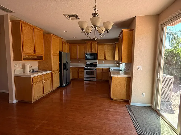 2229 Zittel Dr — Photo 5