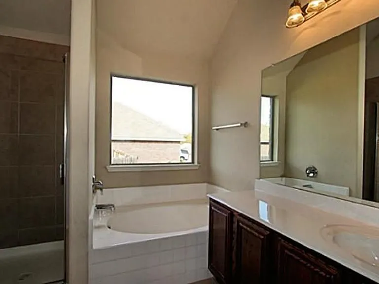 508 Highmoor Ct — Photo 12