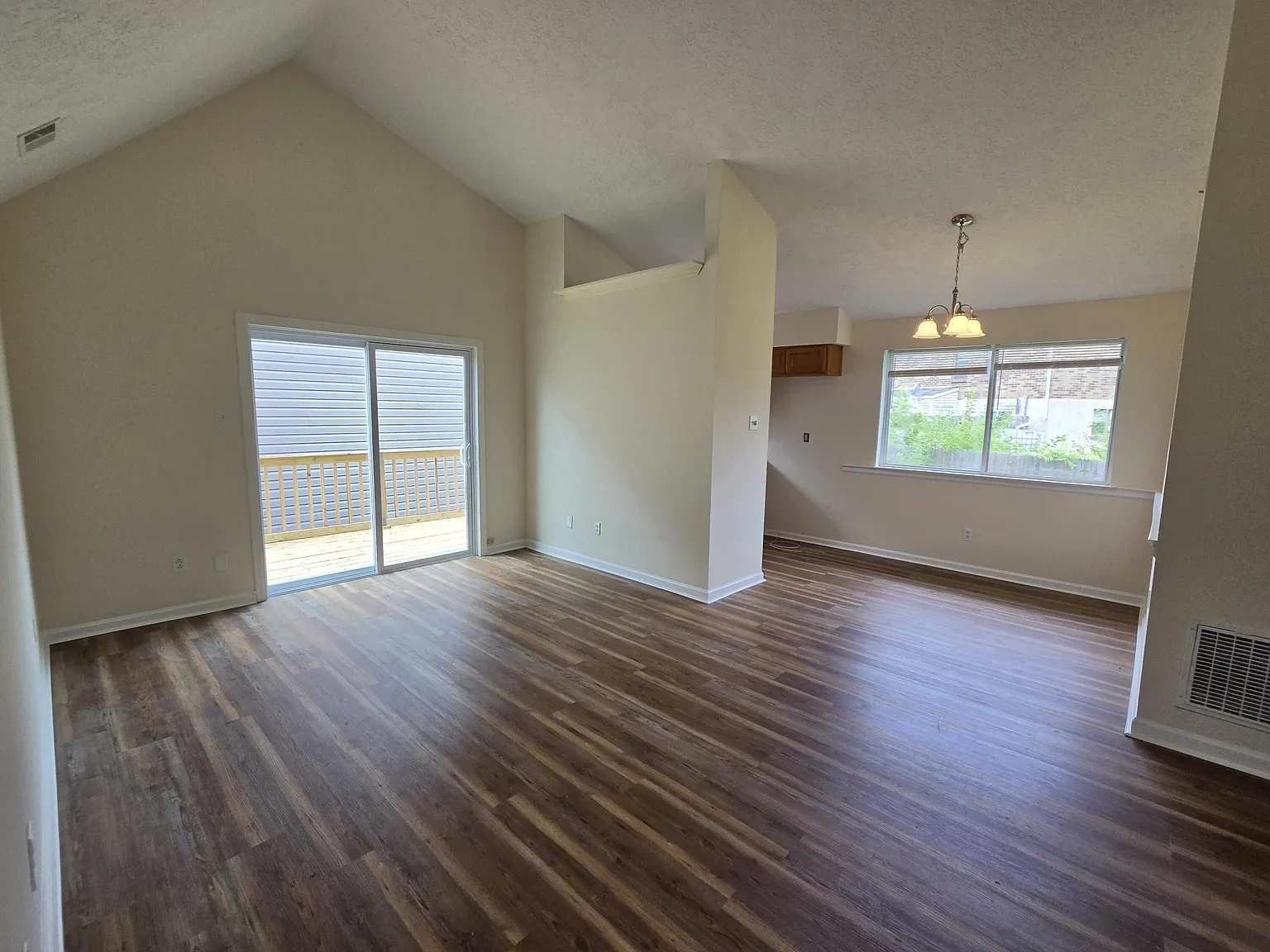 2 bed, 2.0 bath, 856 sqft, $1,800 — Photo 3