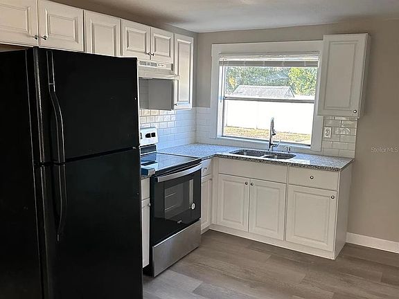 5th image of 806 W 11TH STREET