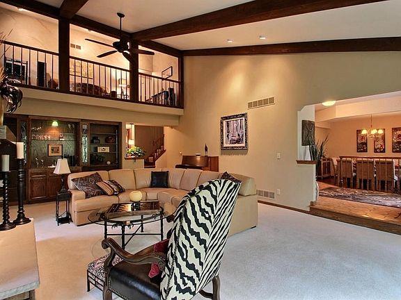 3rd image of 819 Knollwood Ct