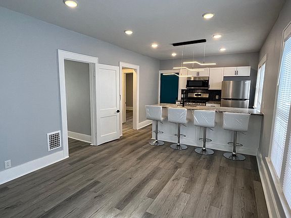 2nd image of 610 Hickory St #2