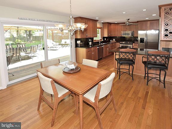 3rd image of 1118 Priscilla Ln