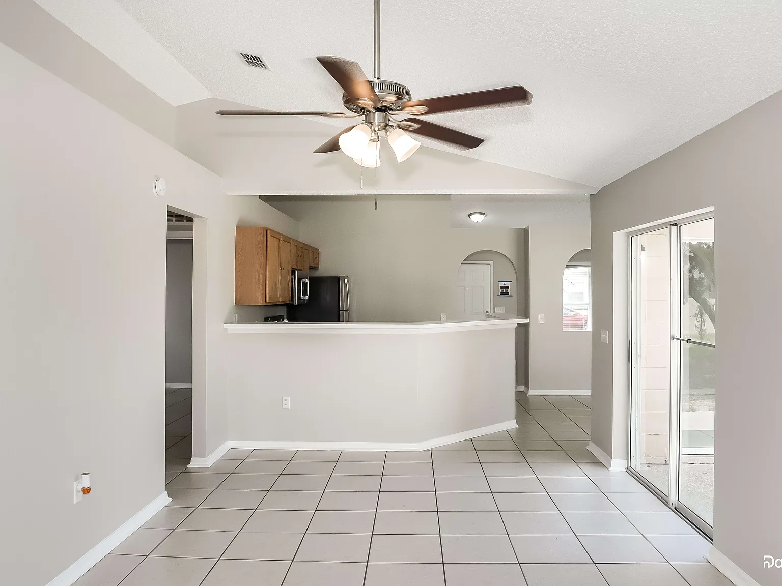 3 bed, 2.0 bath, 1515 sqft, $1,545 — Photo 3
