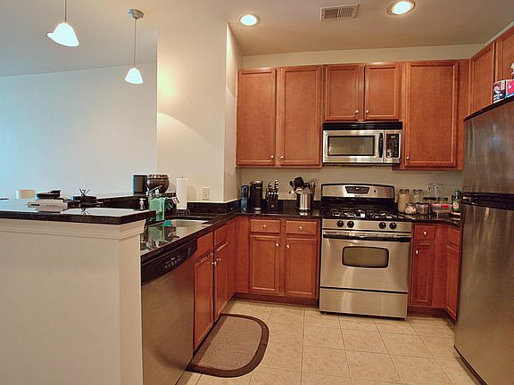 5th image of 2655 Prosperity Ave APT 204