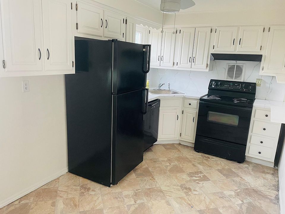 1st image of 34 Lexington Ave APT 2