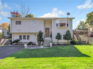 5 Three Seasons Ct, Norwalk, CT 06851