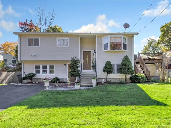 5 3 Seasons Court, Norwalk, CT 06851