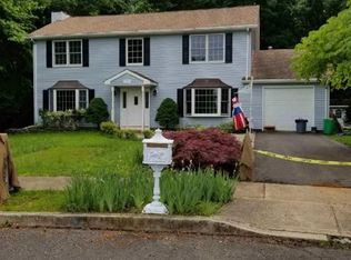 535 Smith Ct, Cliffwood, NJ 07721