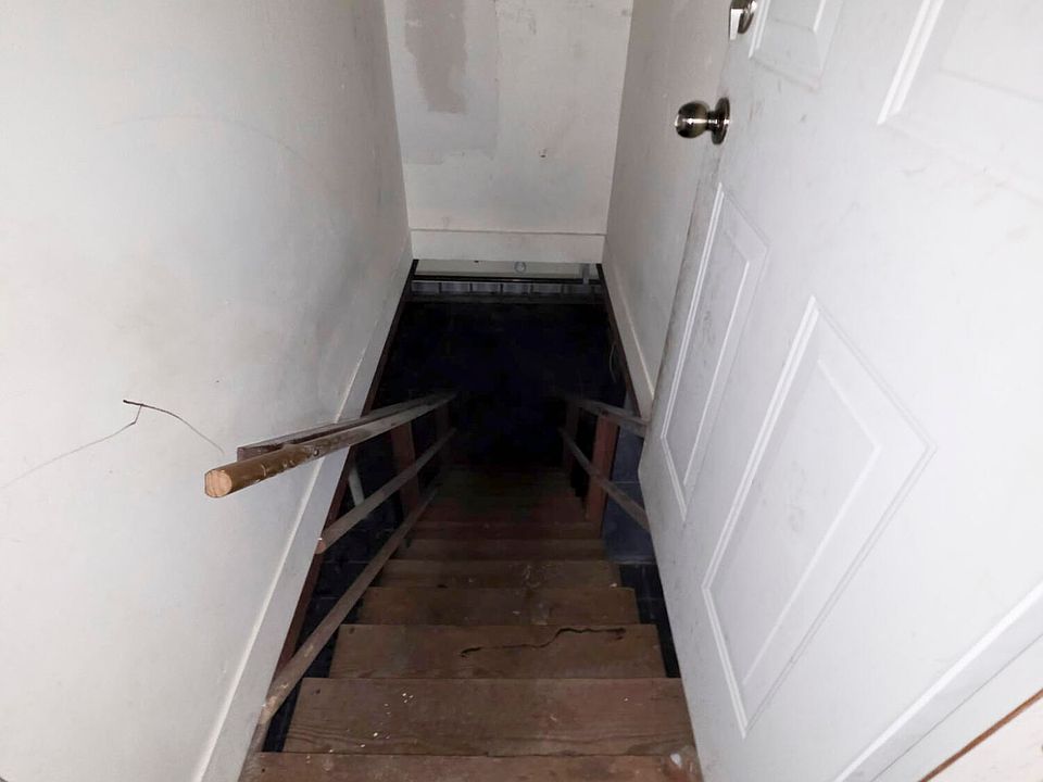 20th image of 408 S Harlin Drive
