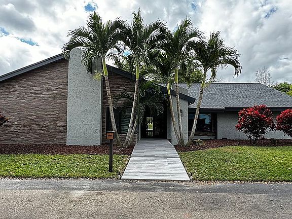 5th image of 1001 Bayberry Point Dr