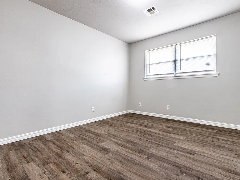 617 Queensboro Pl — Photo 5