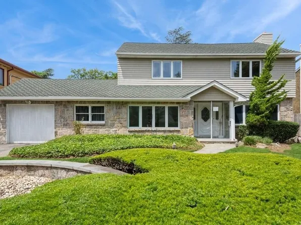 1554 Hewlett Heath Road, Hewlett, NY 11557