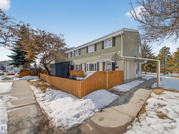 18 F Callingwood Ct NW, Edmonton, AB T5T 0H5