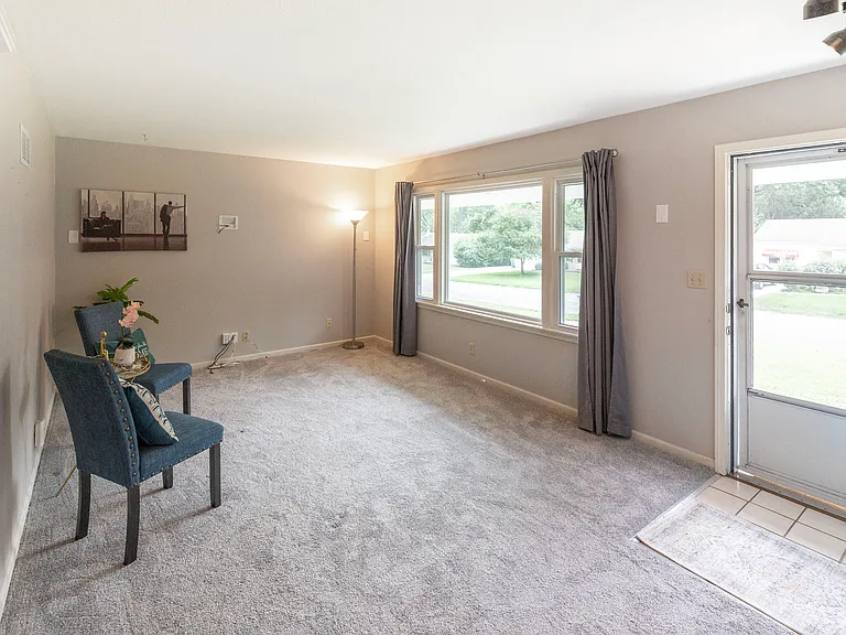 7430 Reeds Ln — Photo 8