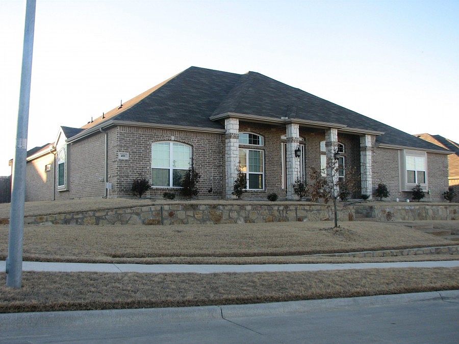 2nd image of 401 Shadow Creek Dr