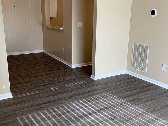 5th image of 125 E Rosebay Ln APT C