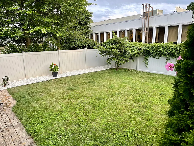 266 Frances St — Photo 25