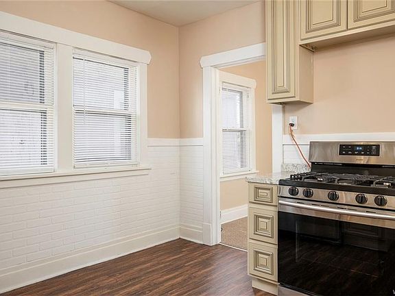 4th image of 22 Camden Ave