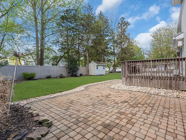 1 Edinburgh Ct — Photo 30