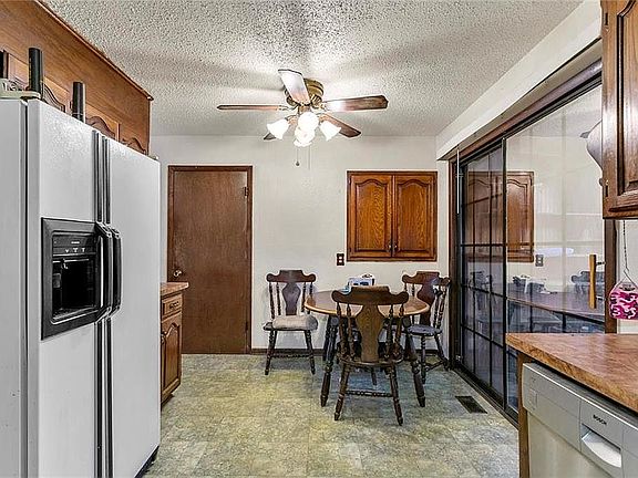 5th image of 607 N Sunset Dr