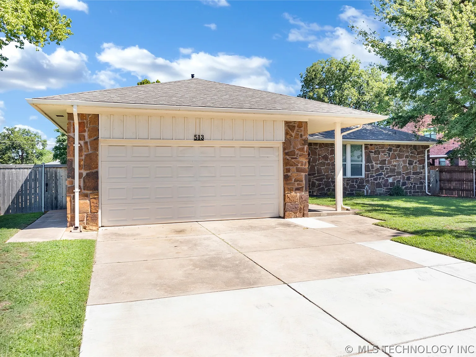 3 bed, 2.0 bath, 1769 sqft, $2,000 — Photo 3