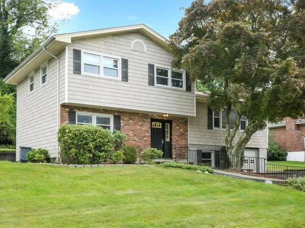 7 Woodlands Avenue N, White Plains, NY 10607