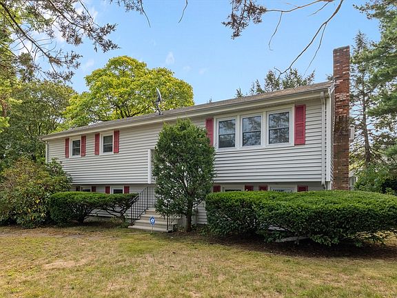3rd image of 5 Hampshire Dr