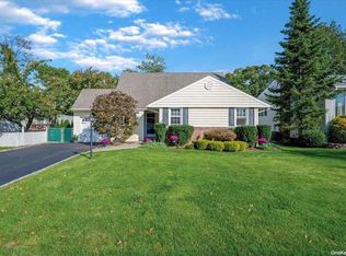 41 Laurel St, Garden City, NY 11530