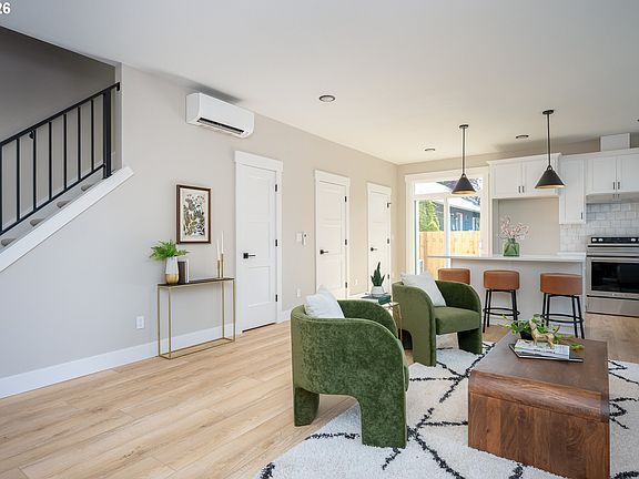 3rd image of 8431 NE Hassalo St