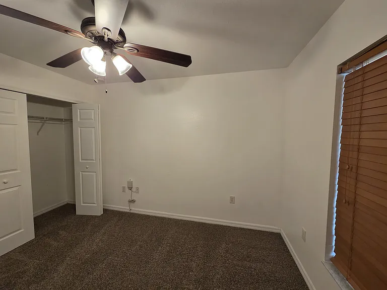 10483 Pendleton Ave — Photo 13