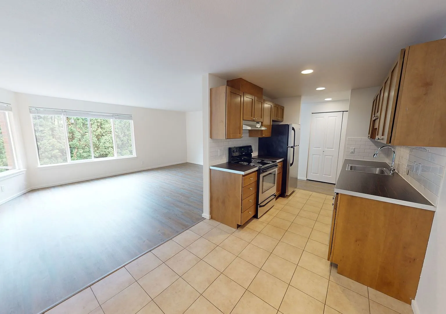 Parkridge Apartments — Photo 2
