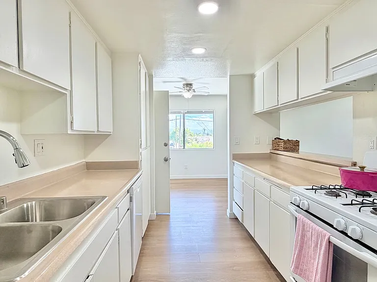 Bever Place — Photo 19
