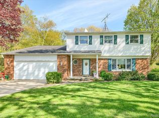 2676 Porcupine Trl, Lapeer, MI 48446