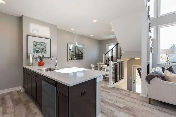 1408 NE Mockingbird Ln — Photo 4